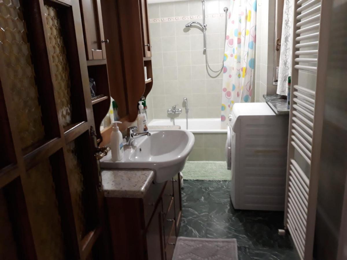 Appartamento Con Parcheggio Pubblico Sotto Casa Saint-Vincent Zewnętrze zdjęcie